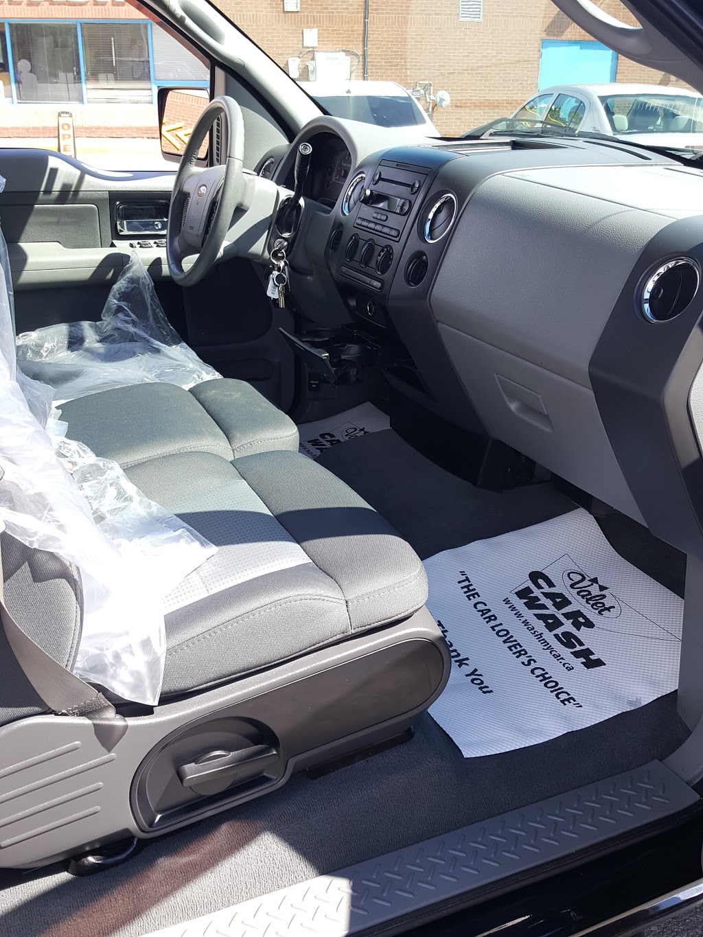 Valet Car Wash | 655 Queensway E, Mississauga, ON L5A 3X6, Canada | Phone: (905) 273-9357