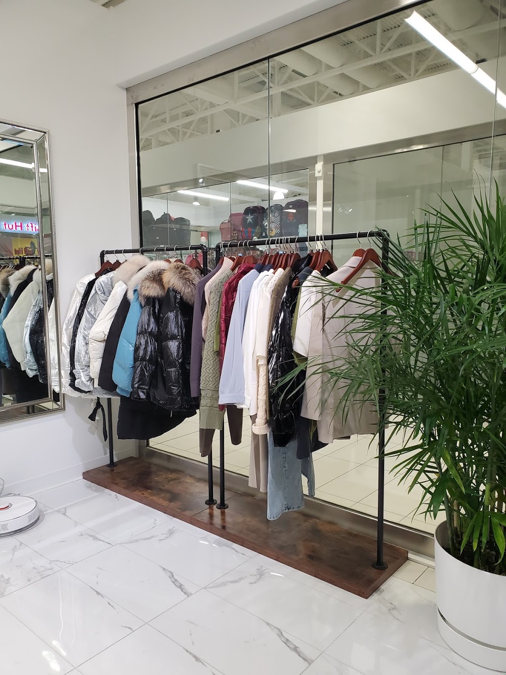 Mirra Masa Fashion Boutique | 260300 Writing Creek Cres, Balzac, AB T0M 0E0, Canada | Phone: (587) 839-6272