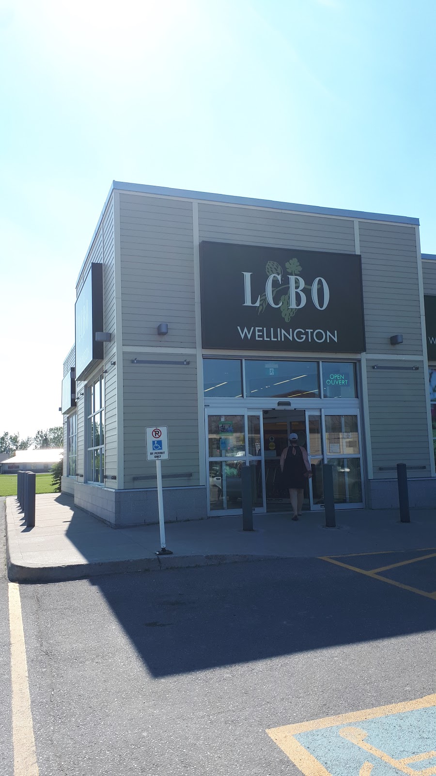 LCBO | 462 Wellington Main St, Wellington, ON K0K 3L0, Canada | Phone: (613) 399-3320