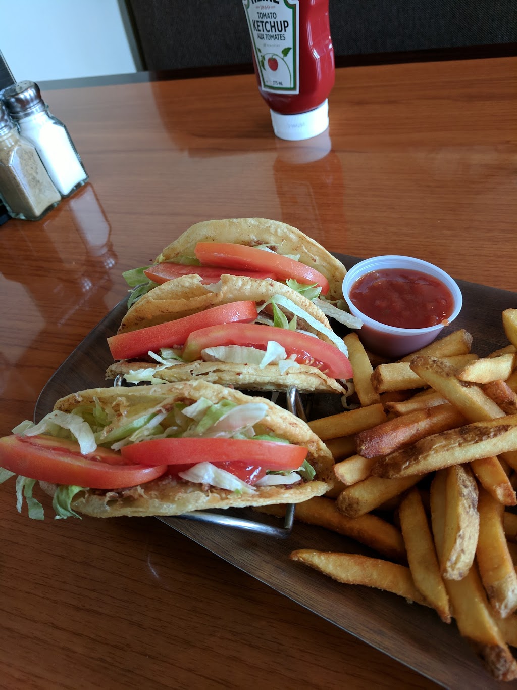 The Family Central Restaurant | 62 Talbot St E, Aylmer, ON N5H 1H4, Canada | Phone: (519) 765-2444