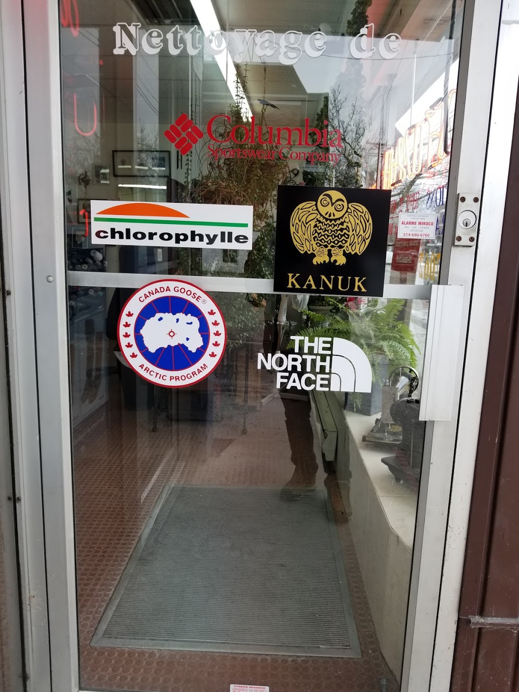 Nettoyeur Molson | 2548 Rue Saint-Zotique E, Montréal, QC H1Y 1C6, Canada | Phone: (514) 721-7062