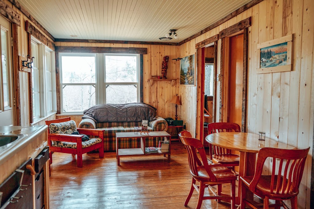 Chalets Lac Bellemare | 271 Chem. du Lac-Bellemare, Saint-Mathieu-du-Parc, QC G0X 1N0, Canada | Phone: (819) 532-1062