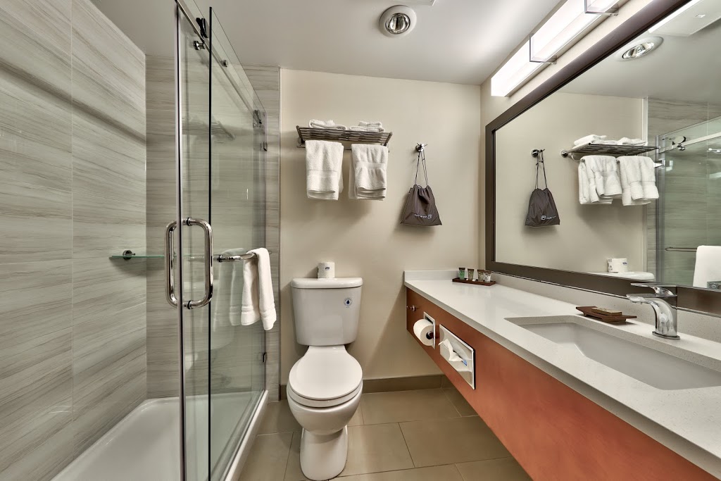Sun Peaks Lodge | 3180 Creekside Way, Sun Peaks, BC V0E 5N0, Canada | Phone: (250) 578-7878
