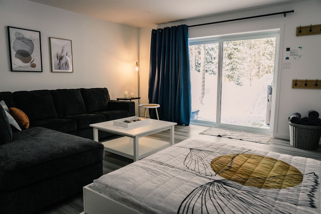Chalet Au Pont Couvert | chemin de la, 6 Rte de la Rivière-Noire, Saint-Adalbert, QC G0R 2M0, Canada | Phone: (418) 559-6943