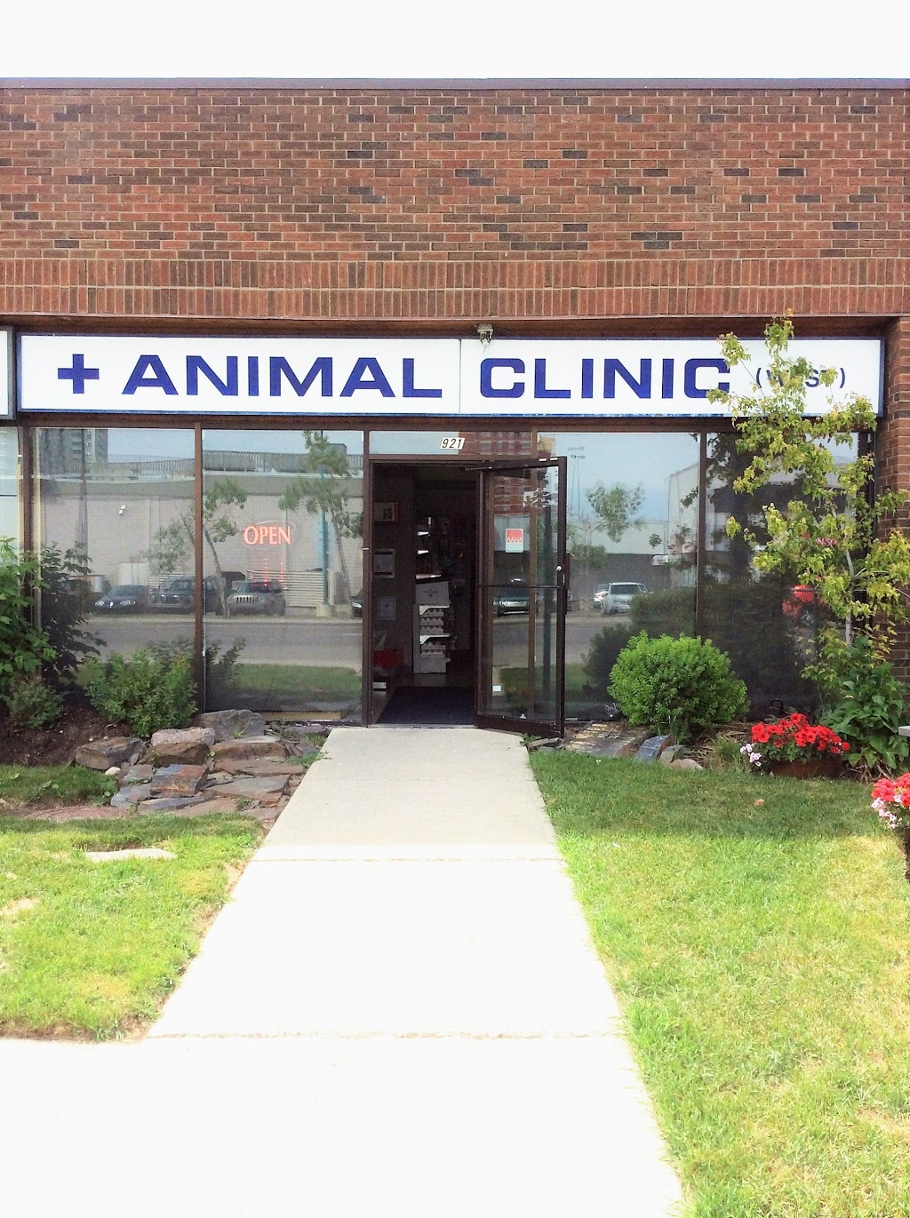 Calgary West Animal Hospital | 921 37 St SW, Calgary, AB T3C 1S4, Canada | Phone: (403) 246-8386
