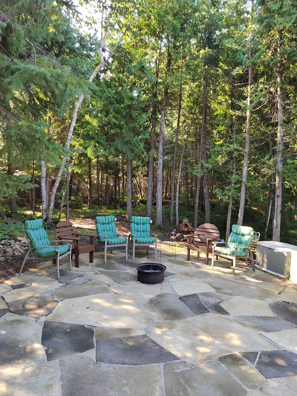 Cedar Breeze B&B | 939 Sunset Dr, South Bruce Peninsula, ON N0H 2T0, Canada | Phone: (519) 793-3140