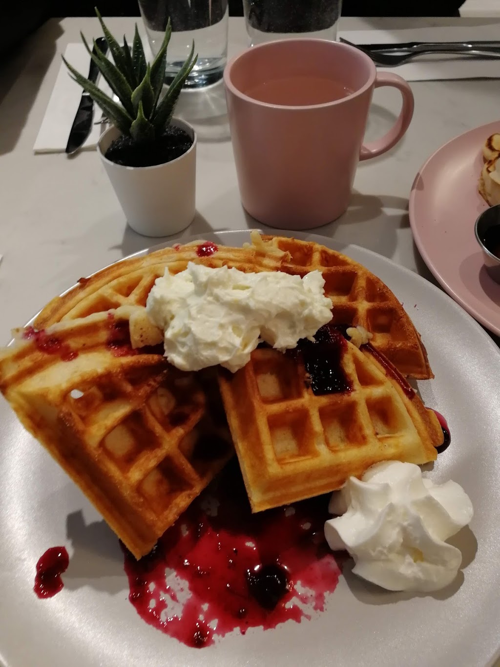 Sisters & Co | 887 Dundas St W, Toronto, ON M6J 1V9, Canada | Phone: (647) 350-7478