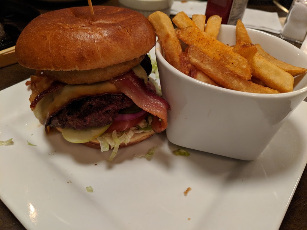 Simcoe Arms | 140 Queensway East, Simcoe, ON N3Y 4W1, Canada | Phone: (519) 428-5635