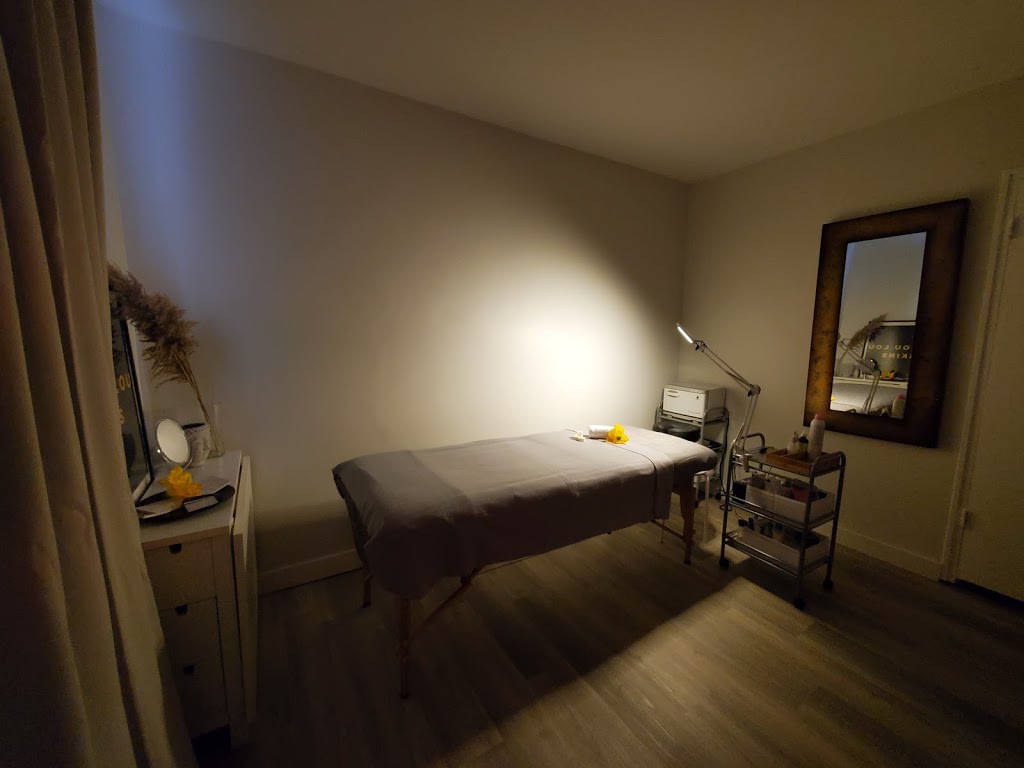 Lou Lou Skins | Park Lawn Rd, Etobicoke, ON M8Y 1T9, Canada | Phone: (647) 303-0931