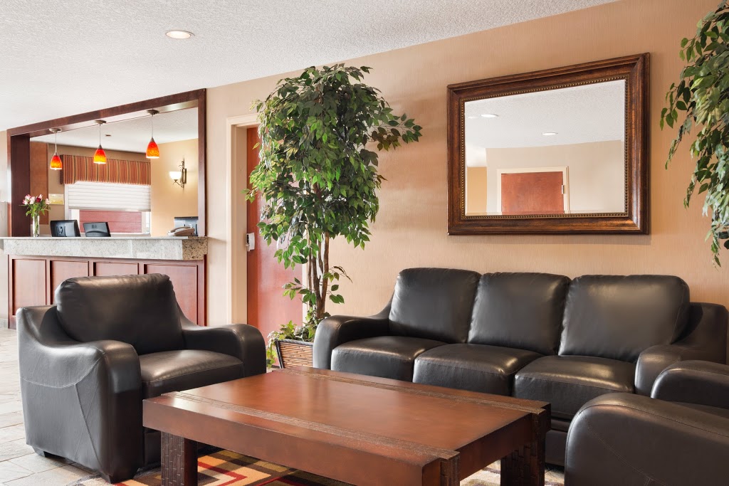 Days Inn & Suites by Wyndham Cochrane | 5 Westside Dr, Cochrane, AB T4C 1M1, Canada | Phone: (403) 932-5588