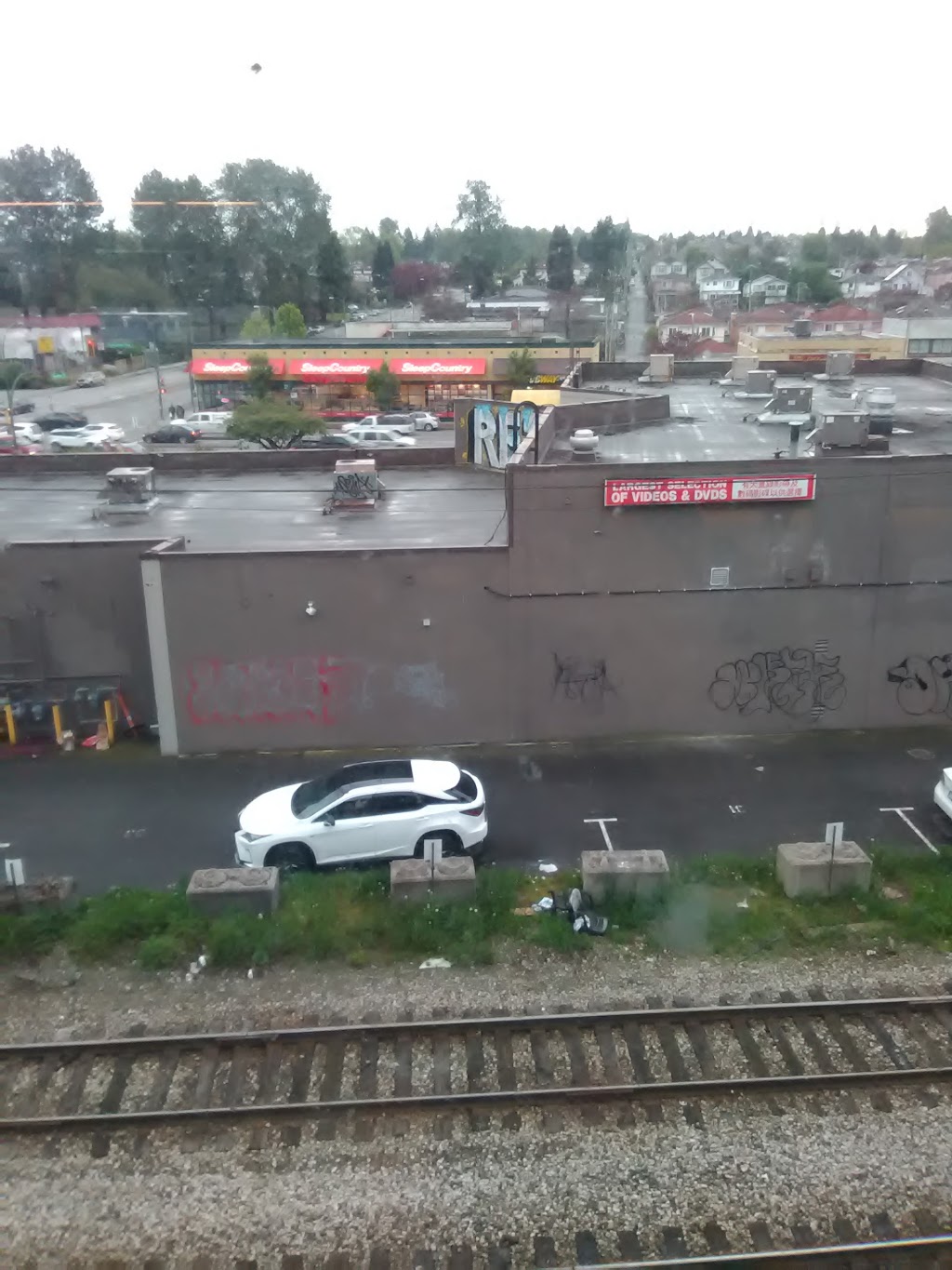 Sleep Country Canada | 2905 Renfrew St, Vancouver, BC V5M 3K5, Canada | Phone: (604) 434-9644