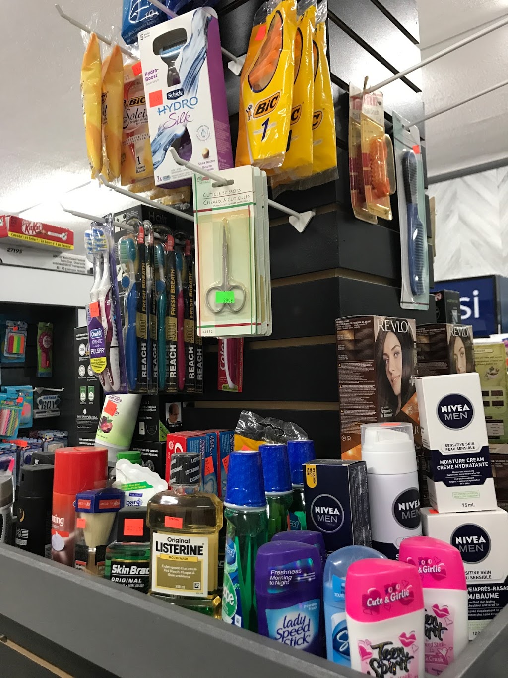 Durham Super Market & Convenience | 166 Adelaide Ave E, Oshawa, ON L1G 1Z3, Canada | Phone: (905) 725-9811