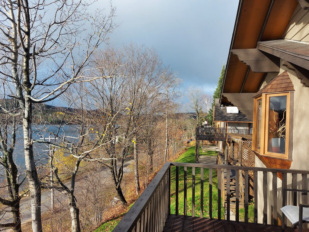 Chalets Lac à La Truite | 1961 Chemin de la Montagne, Sainte-Agathe-des-Monts, QC J8C 0J6, Canada | Phone: (819) 321-2222
