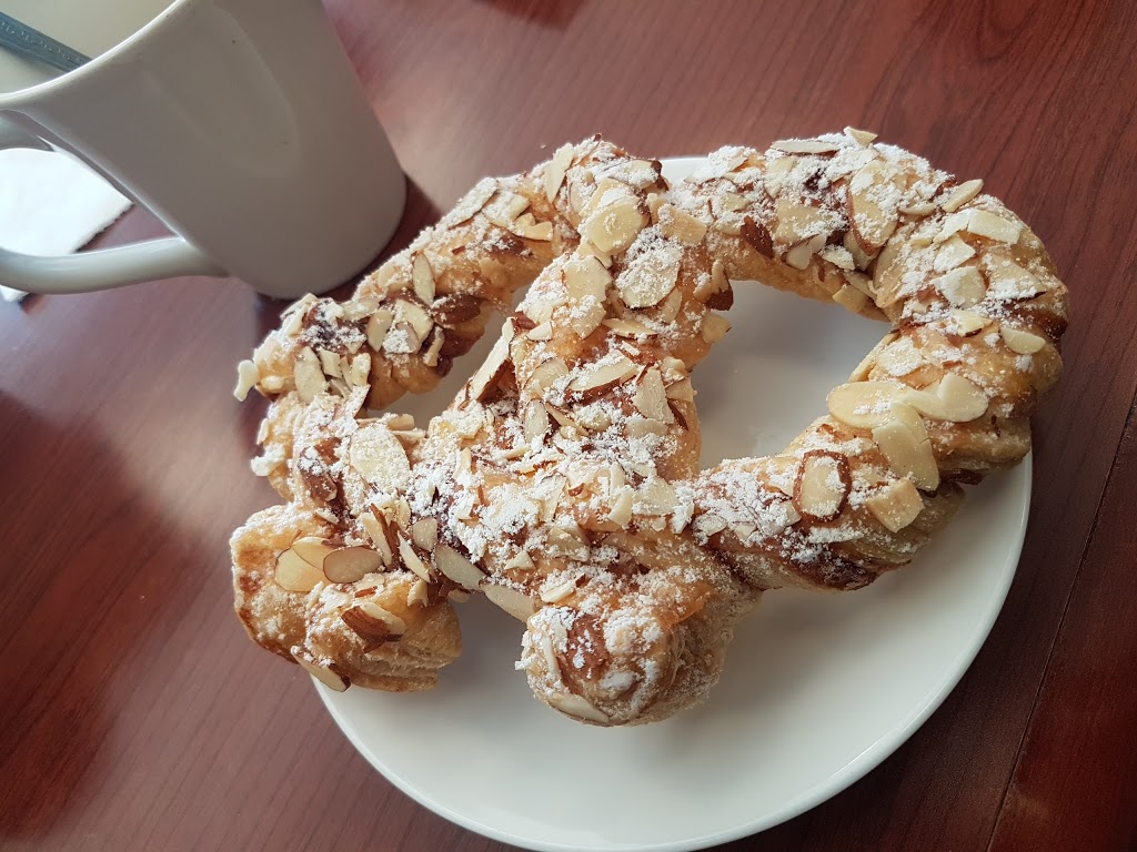Tre Rose Bakery | 2098 Kipling Ave, Etobicoke, ON M9W 4K5, Canada | Phone: (416) 747-5343