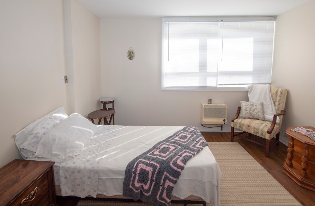 Redstacks Retirement Home | 303 Niagara Blvd, Fort Erie, ON L2A 3H1, Canada | Phone: (905) 871-9571