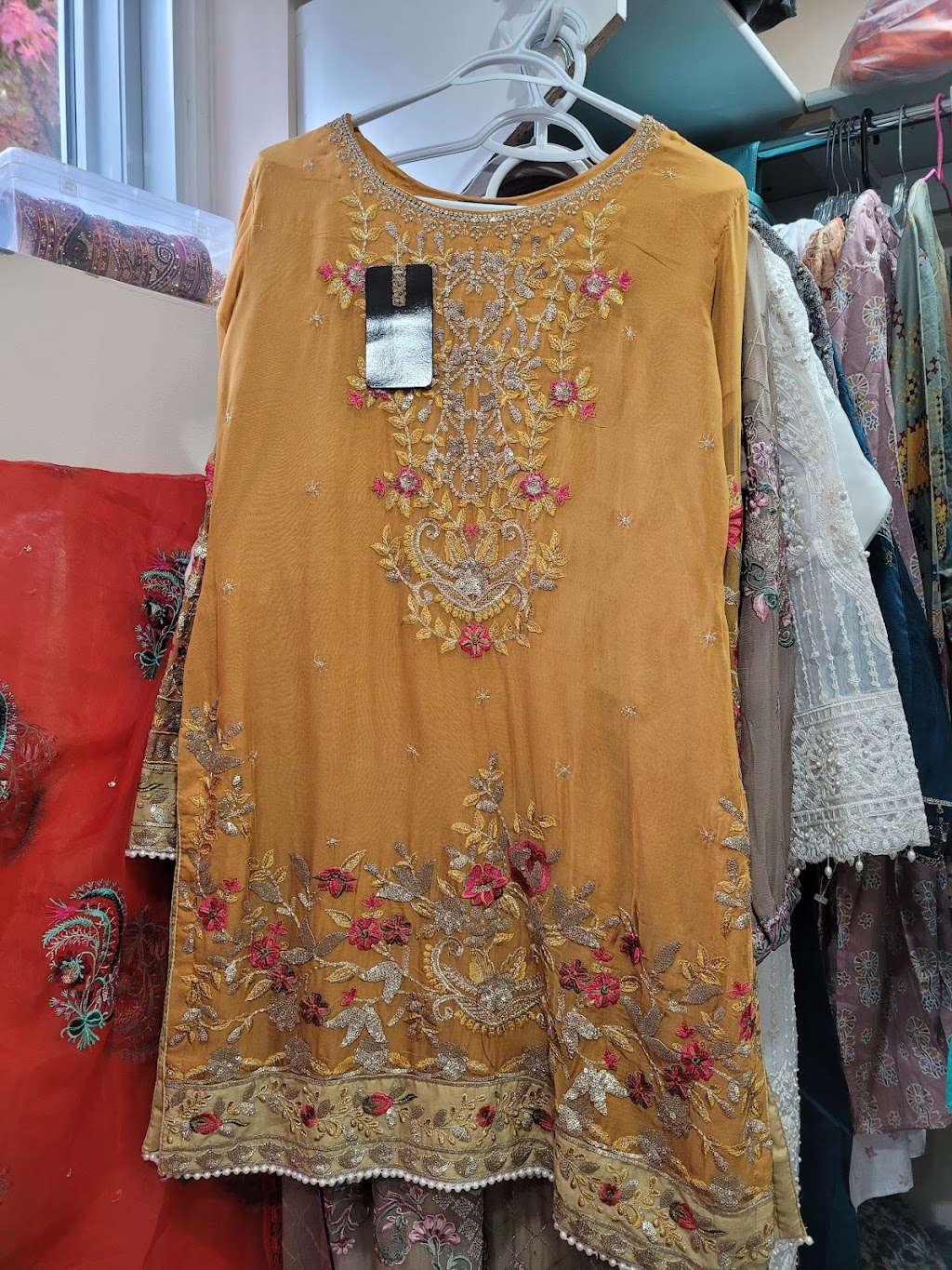 Gala fashion boutique | 4298 Owl Valley Dr, Gloucester, ON K1V 1L8, Canada | Phone: (289) 400-3239