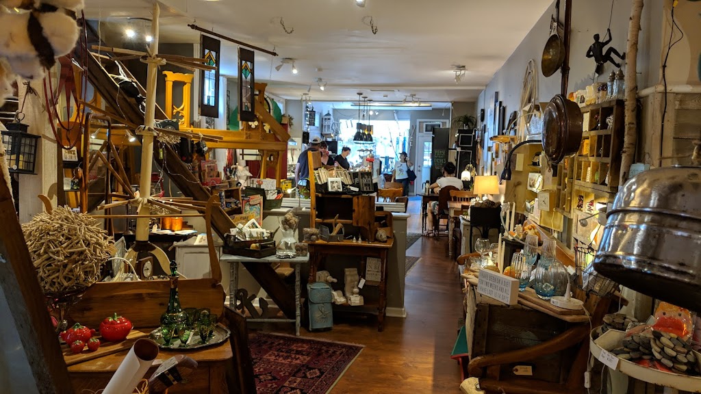 The Gypsy Market Mews | 908 Bay St, Gravenhurst, ON P1P 1Z9, Canada | Phone: (705) 394-6397