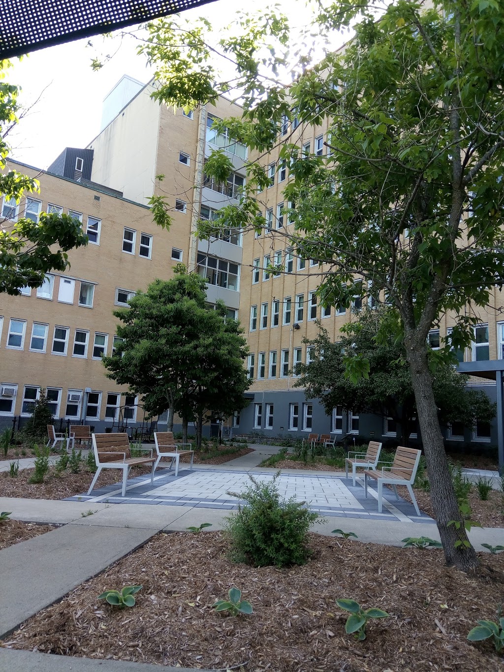 Jeffrey Hale - St Brigids Hospital | 1250 Chemin Sainte-Foy, Québec, QC G1S 2M6, Canada | Phone: (418) 684-5333