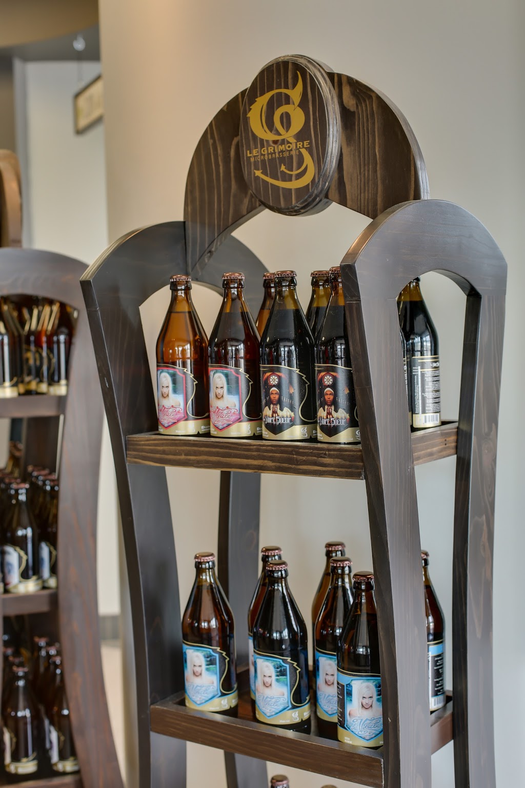 Microbrasserie Le Grimoire (Fabrique-Boutique-Salon) | 1546 Rue Principale, Granby, QC J2J 0S6, Canada | Phone: (450) 372-7079
