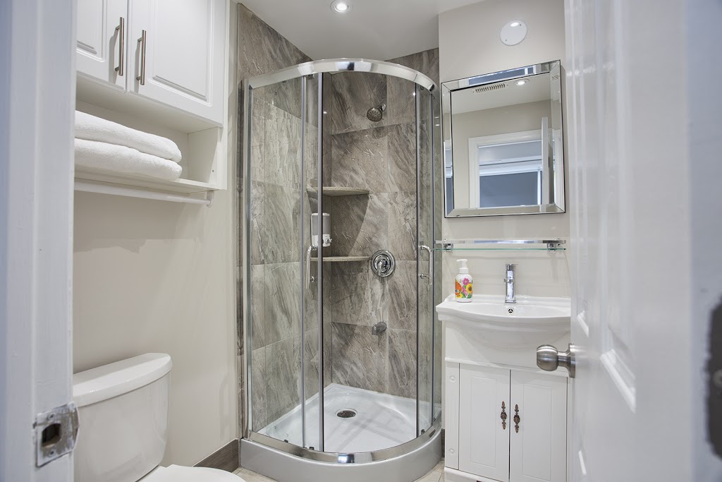 Toronto Rooms and Suites | 357 Spadina Ave, Toronto, ON M5T 2G3, Canada | Phone: (416) 571-5872