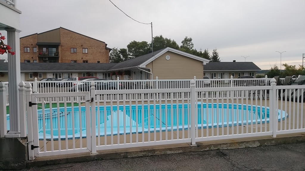 Motel Chevalier | 3862 Boulevard Sainte-Anne, Québec, QC G1E 3M3, Canada | Phone: (418) 661-3876
