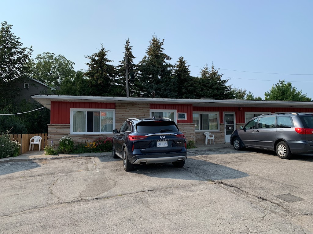 Maple Leaf Inn | 481 Broadway St, Kincardine, ON N2Z 2C2, Canada | Phone: (519) 396-5888