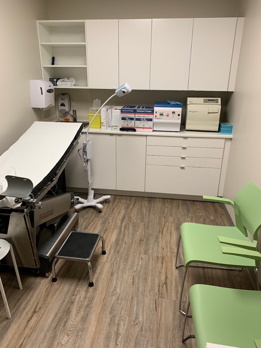 Atlantic Medical Centre | 1054 McPhillips St, Winnipeg, MB R2X 2K9, Canada | Phone: (204) 505-1580