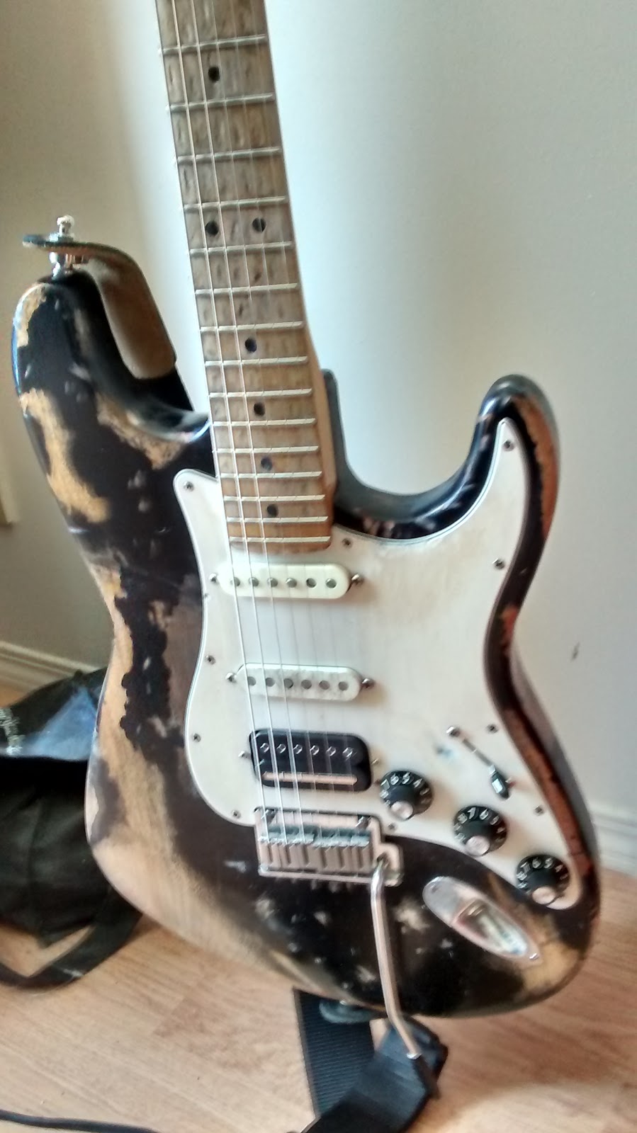The Guitar Shoppe | 501 40 Ave NW #703, Calgary, AB T2K 5S5, Canada | Phone: (403) 401-1640