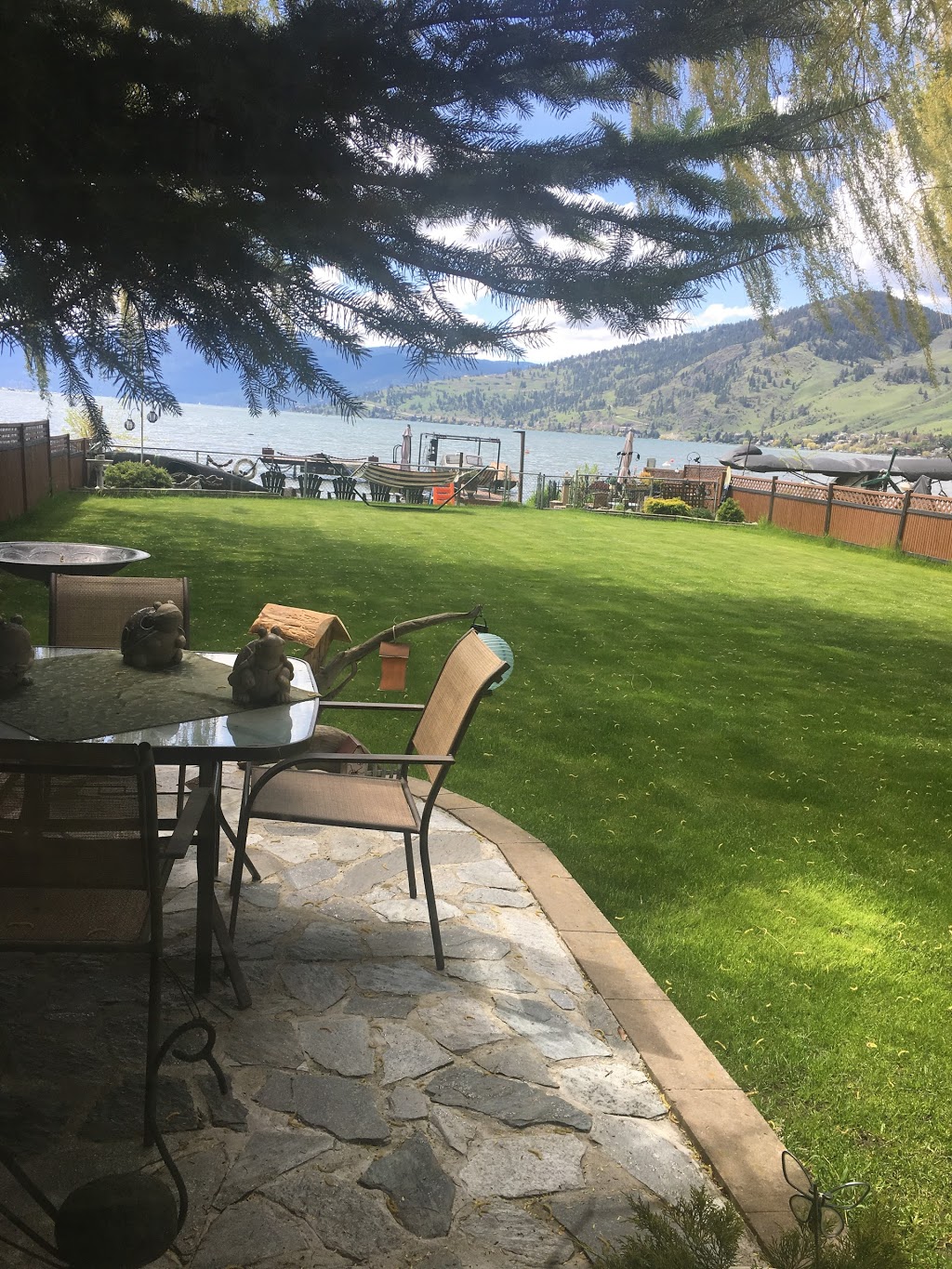 Lakeshore Paradise Bed And Breakfast | 2664 Lakeshore Rd, Vernon, BC V1H 1N1, Canada | Phone: (250) 260-6775