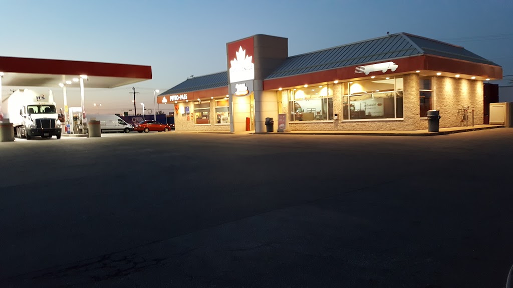 Petro-Pass Relais Routiers | 4900 Chemin St François, Saint-Laurent, QC H4S 1W9, Canada | Phone: (514) 745-5511