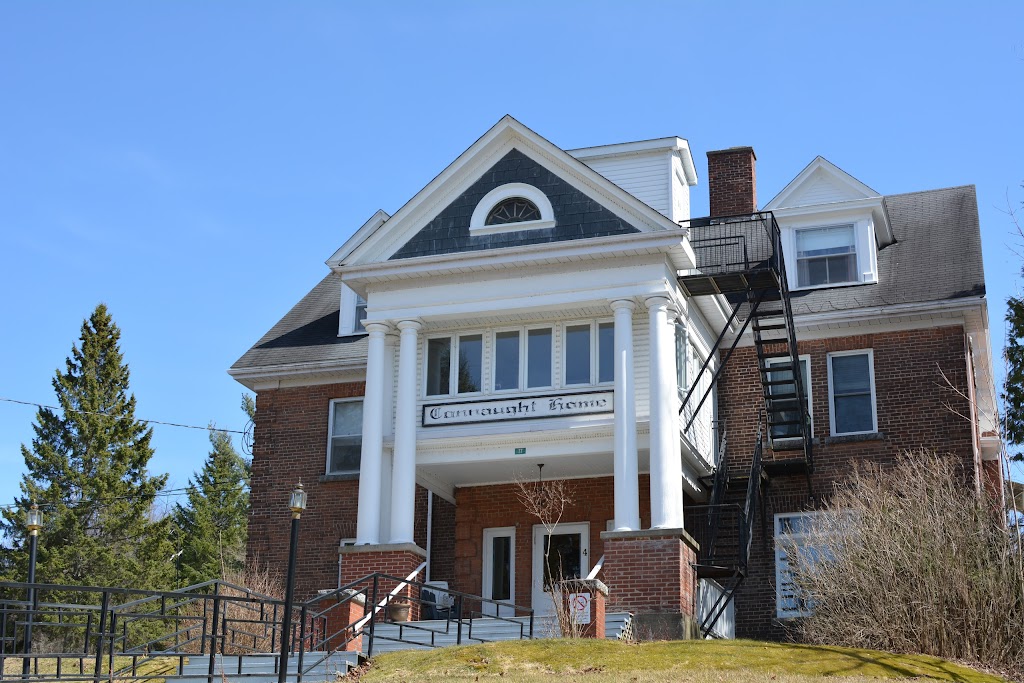 Le Connaught | 77 R. Main, North Hatley, QC J0B 2C0, Canada | Phone: (819) 679-9761