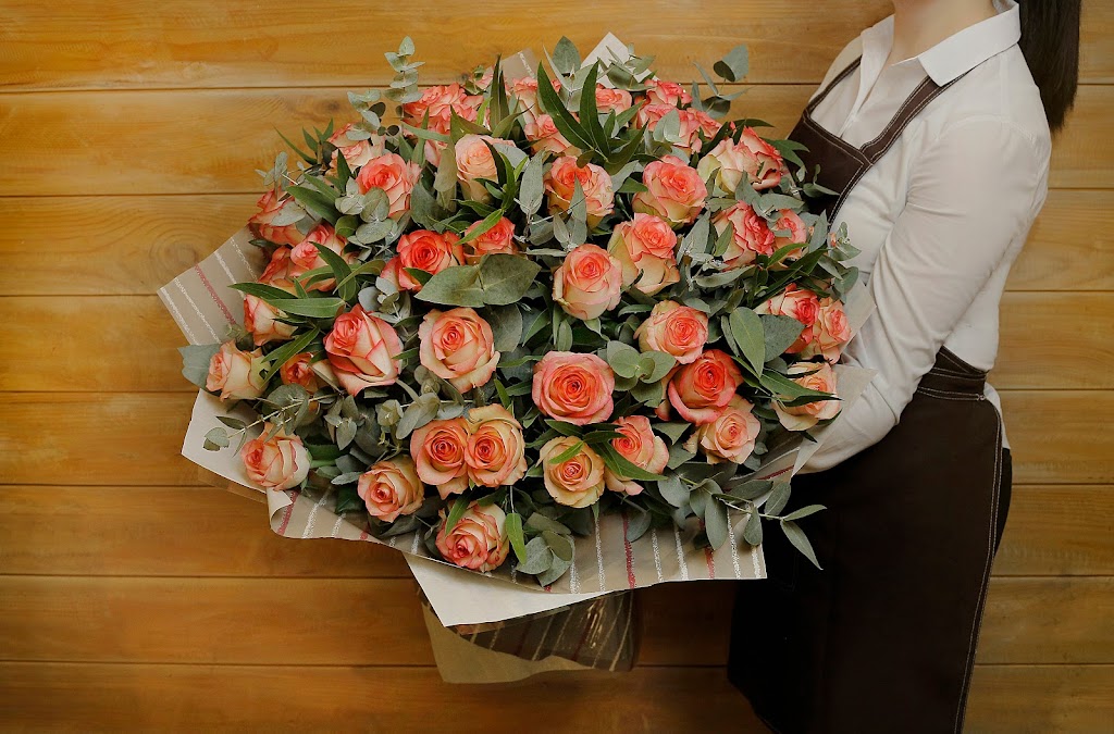 YANSFLOWERS | 14716 Stony Plain Rd, Edmonton, AB T5N 3S4, Canada | Phone: (587) 982-8882