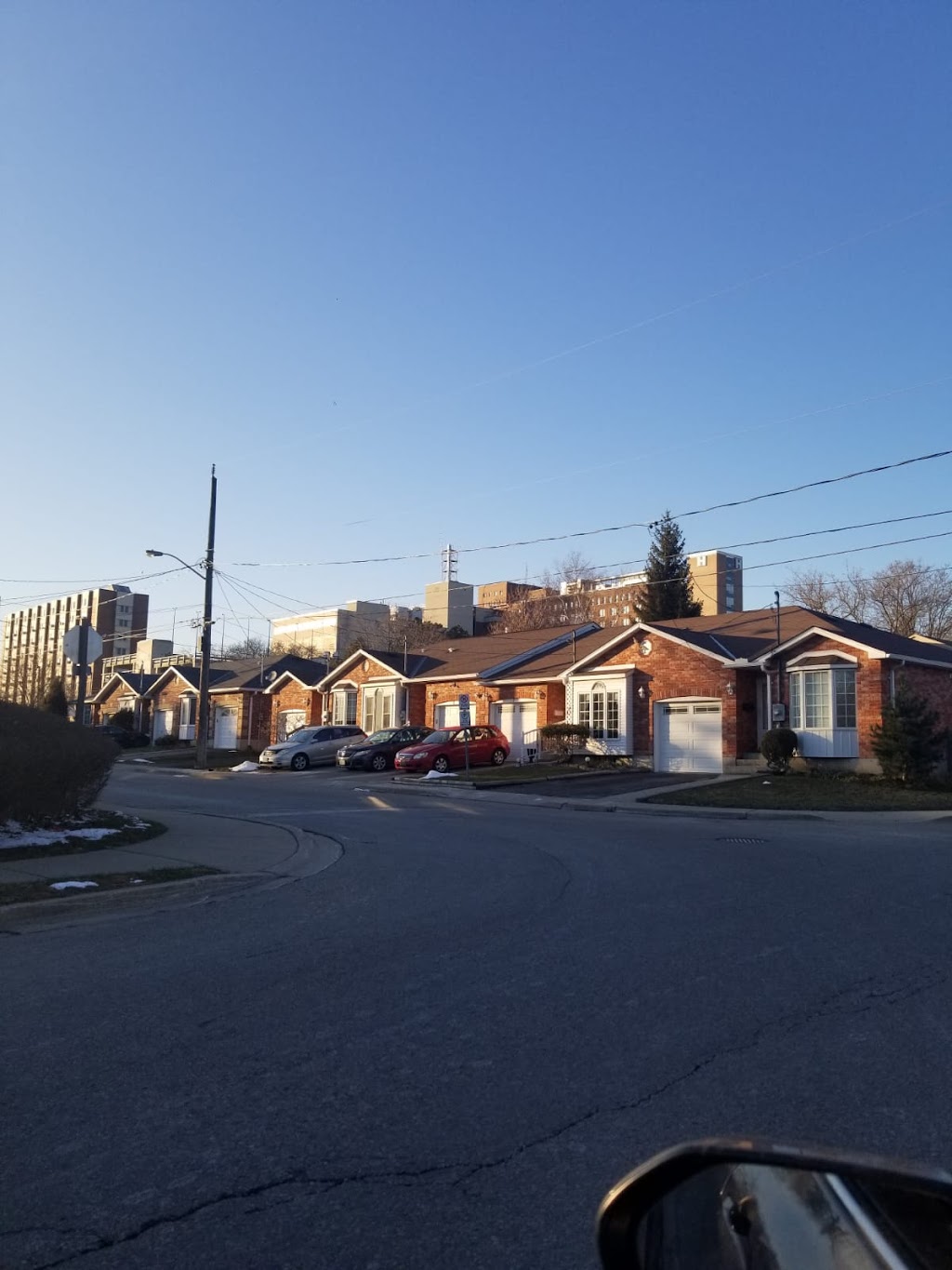 Helpful House Buyers | 98 Alice St, Brantford, ON N3S 5B7, Canada | Phone: (416) 939-1082