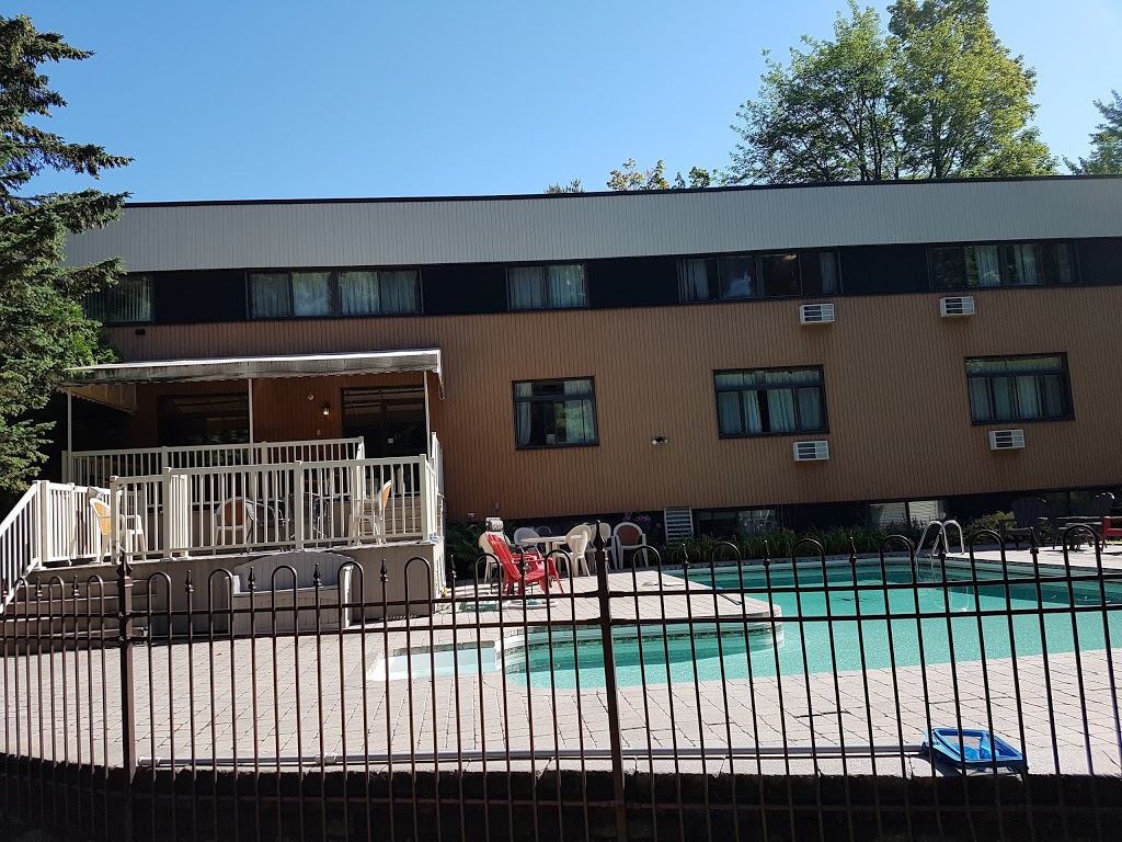 Auberge Du Mont Rigaud | 20 Rue Bourget, Rigaud, QC J0P 1P0, Canada | Phone: (450) 451-2202
