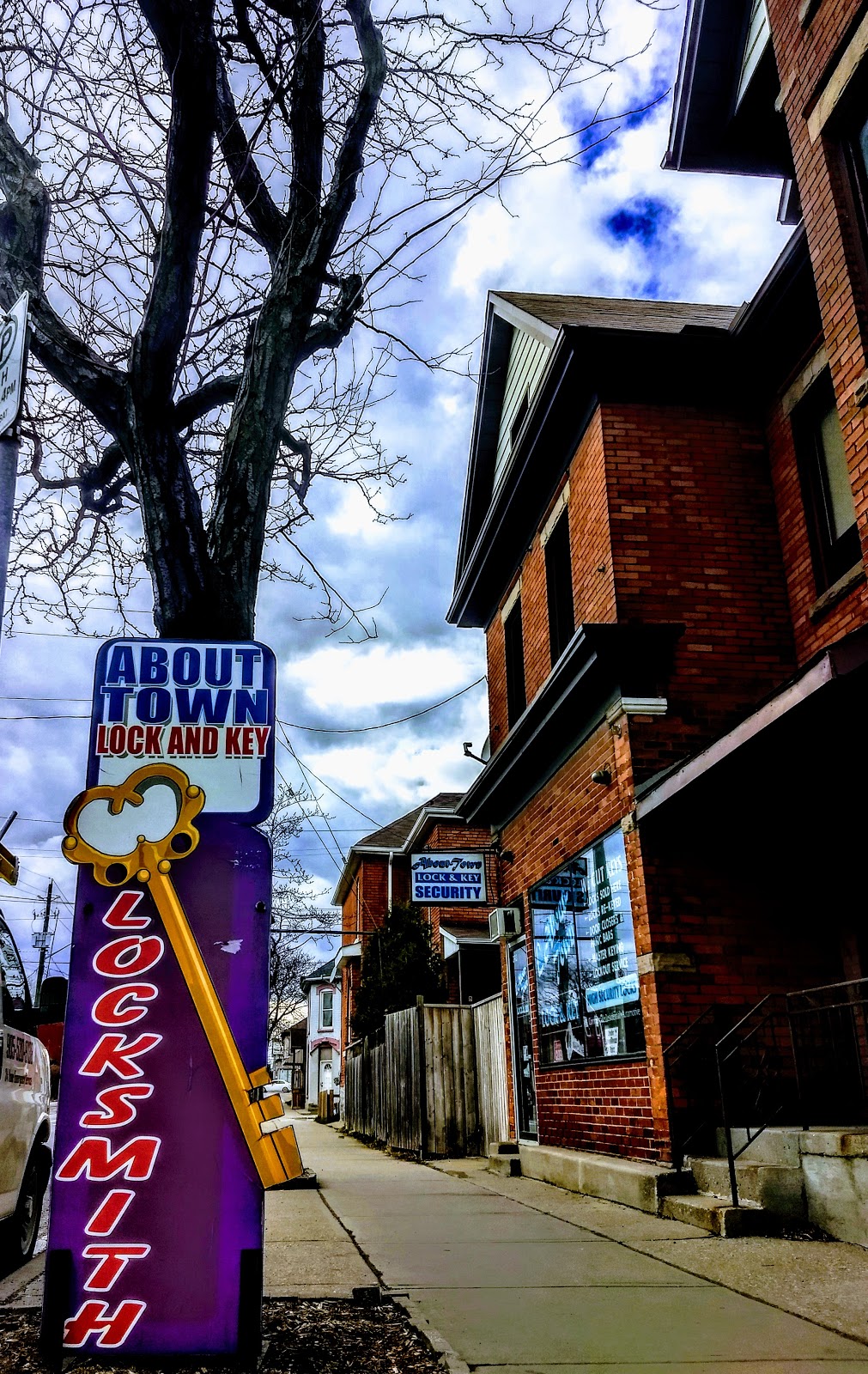 About Town Lock & Key | 393 Cannon St E, Hamilton, ON L8L 2C5, Canada | Phone: (905) 525-5564