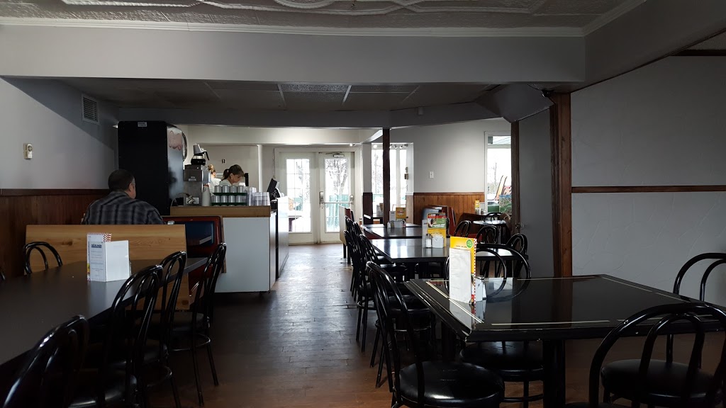 Cantine Chez Mario | 1314 Rue Saint Joseph, Valcourt, QC J0E 2L0, Canada | Phone: (450) 532-4419