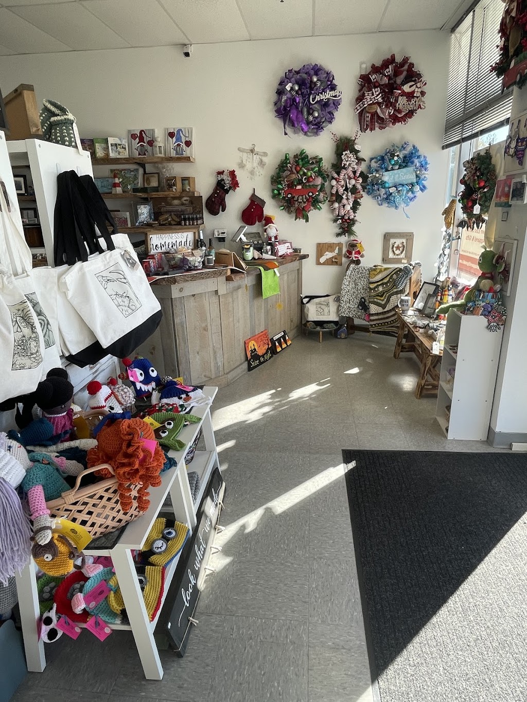 Crafters Cove | 3290 Nova Scotia Trunk 2, Fall River, NS B2T 1J5, Canada | Phone: (902) 576-2524