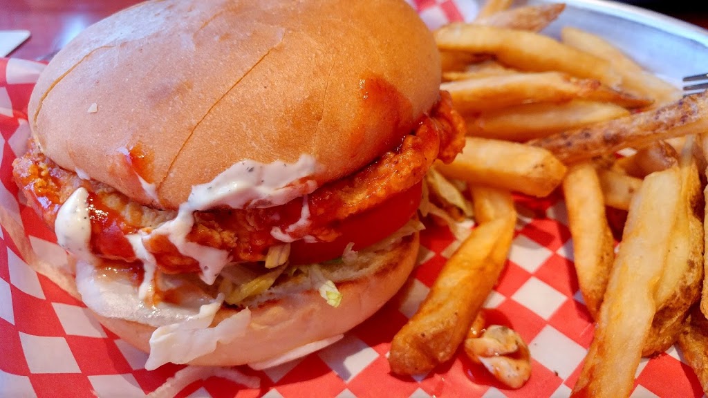 Chucks Roadhouse Bar & Grill | 6465 Millcreek Dr, Mississauga, ON L5N 2V6, Canada | Phone: (905) 816-0371