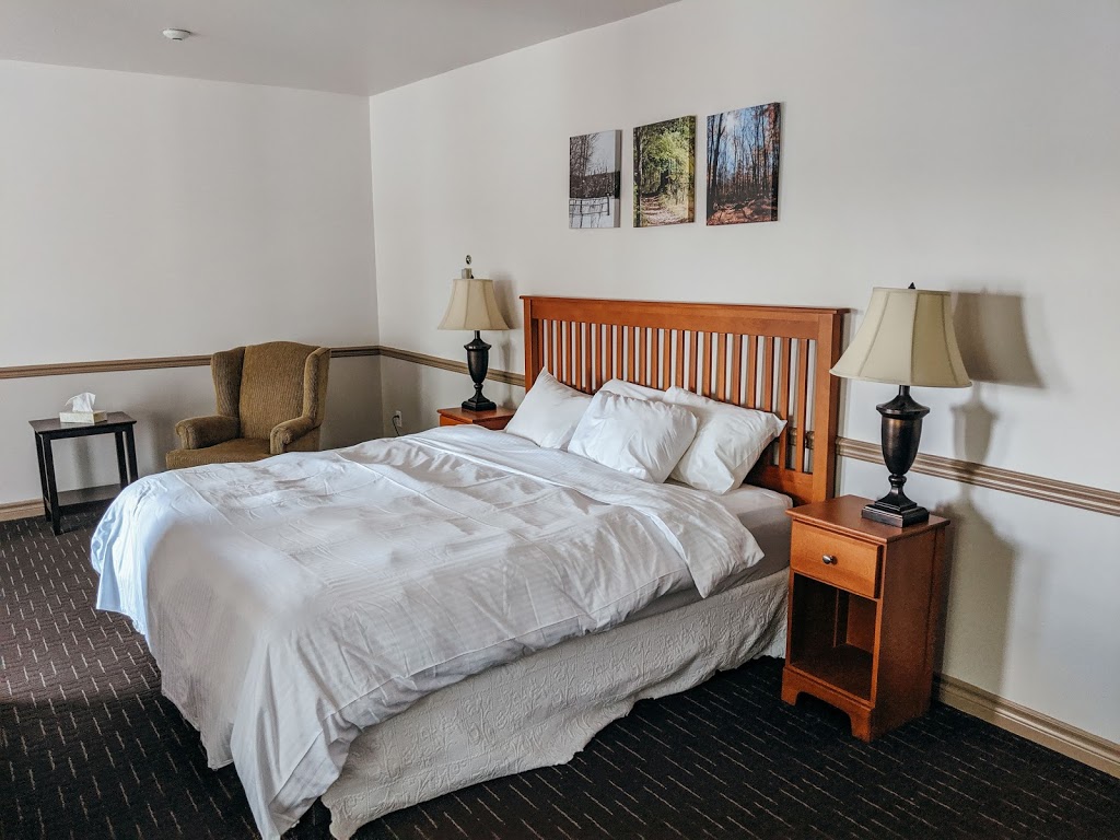 Viamede Resort | 595 Mt Julian Viamede Rd, Woodview, ON K0L 3E0, Canada | Phone: (705) 654-3344