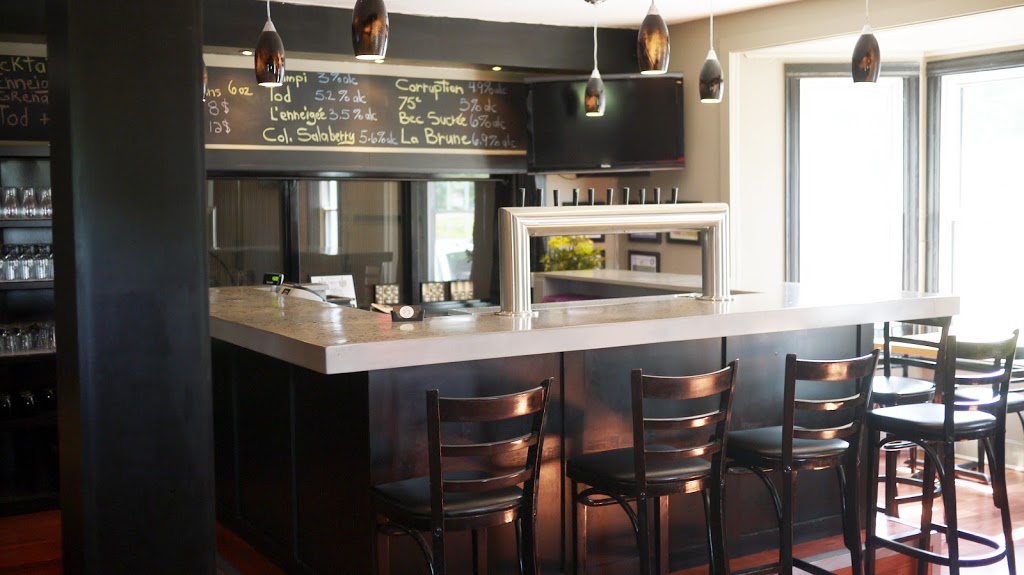 Microbrasserie Maltéus | 5 Rue Victoria E, Salaberry-de-Valleyfield, QC J6T 2L1, Canada | Phone: (450) 747-0315