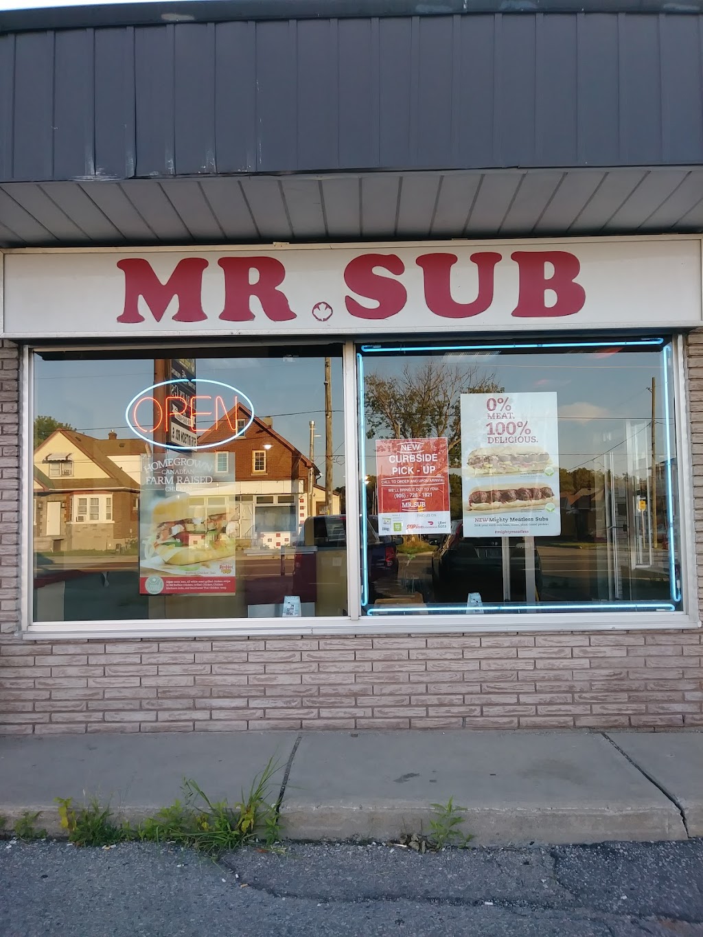 Mr.Sub | meal takeaway | 576 Ritson Rd S, Oshawa, ON L1H 5K7, Canada | 9057281821 OR +1 905-728-1821