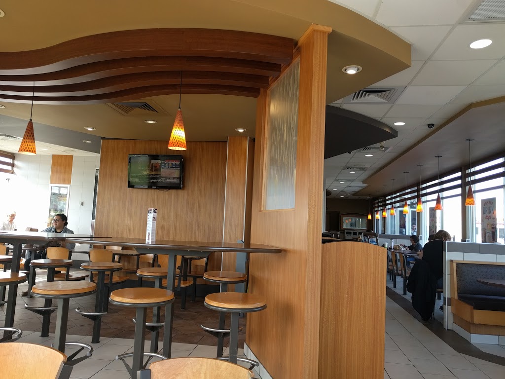 McDonalds | 5995 Mavis Rd, Mississauga, ON L5R 3T7, Canada | Phone: (905) 712-4335