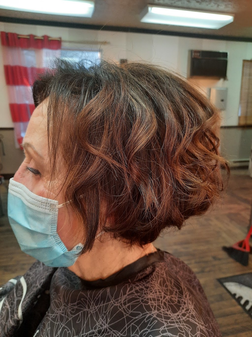 Salon Le Capricorne | 816 Boul. Sainte-Geneviève, Chicoutimi, QC G7G 2E8, Canada | Phone: (418) 696-4000