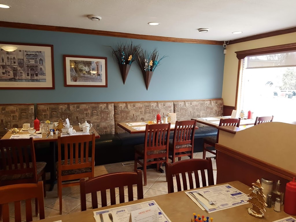 Huron Family Restaurant | 132 Main St S, Exeter, ON N0M 1S1, Canada | Phone: (519) 235-4623