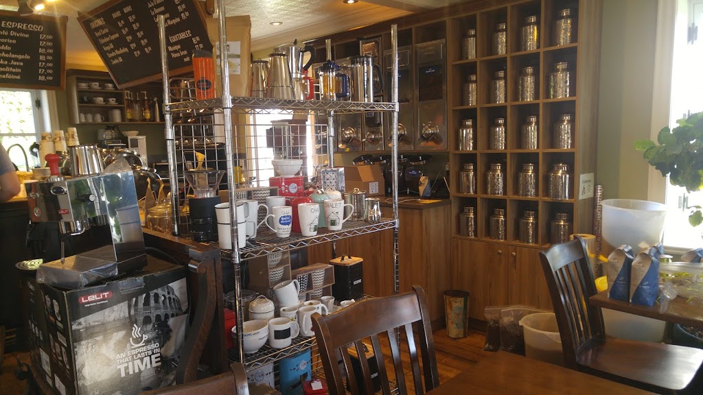 Cafe Bonte Divine Inc. | 2 Chem. du Roy E, Saint-Jean-Port-Joli, QC G0R 3G0, Canada | Phone: (418) 598-3330