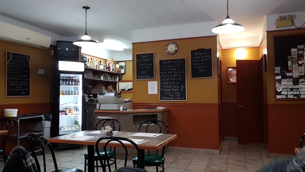 Restaurant Chez Garfield Enr | 679 Rue Principale, Sainte-Brigide-dIberville, QC J0J 1X0, Canada | Phone: (450) 293-3372
