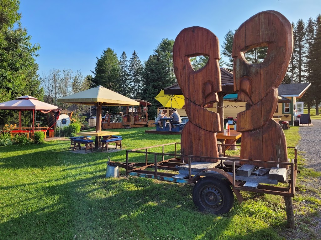 Casse-Croûte La Saucisse | 1221 Bd des Ruisseaux, Mont-Laurier, QC J9E 3B1, Canada | Phone: (819) 499-1662