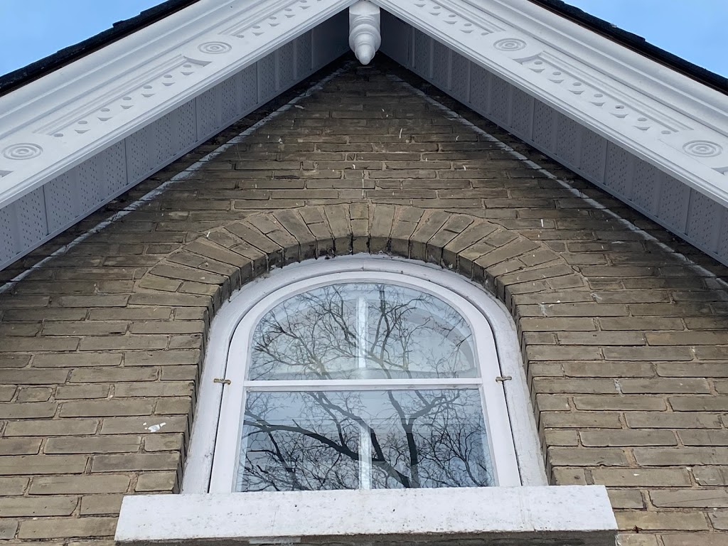 Gutter Gurus Inc | 18 Hutton Cres, Angus, ON L0M 1B6, Canada | Phone: (705) 424-4744