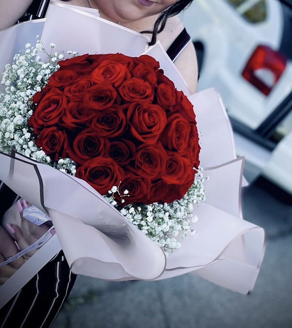 Sandys Arrangements | 46 Panorama Ct, Etobicoke, ON M9V 4A4, Canada | Phone: (647) 409-3122