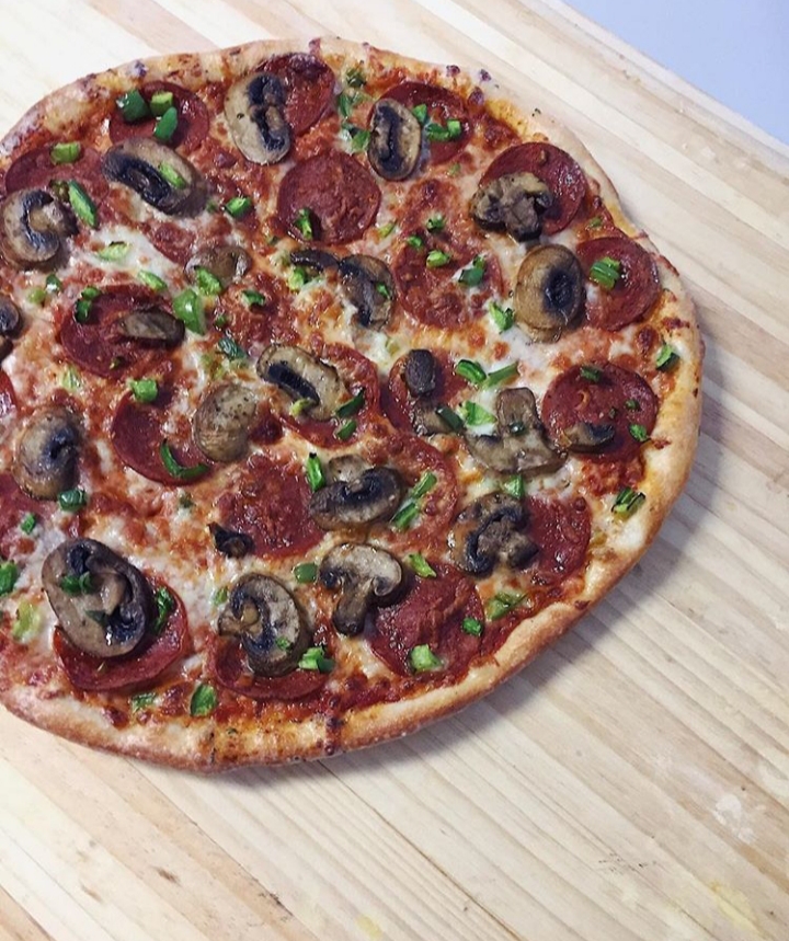 A Slice of Pi | 5841 Malden Rd, Windsor, ON N9H 1S3, Canada | Phone: (519) 974-0212